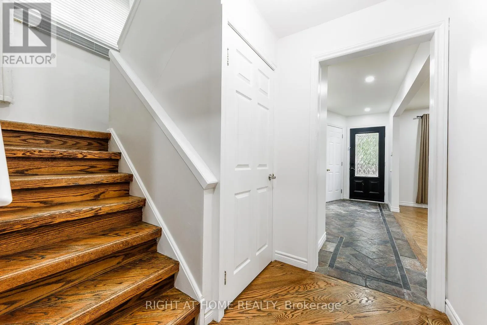 2824 BUCKLEPOST CRESCENT