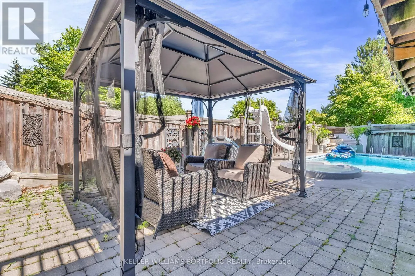 8 VISTA VIEW COURT