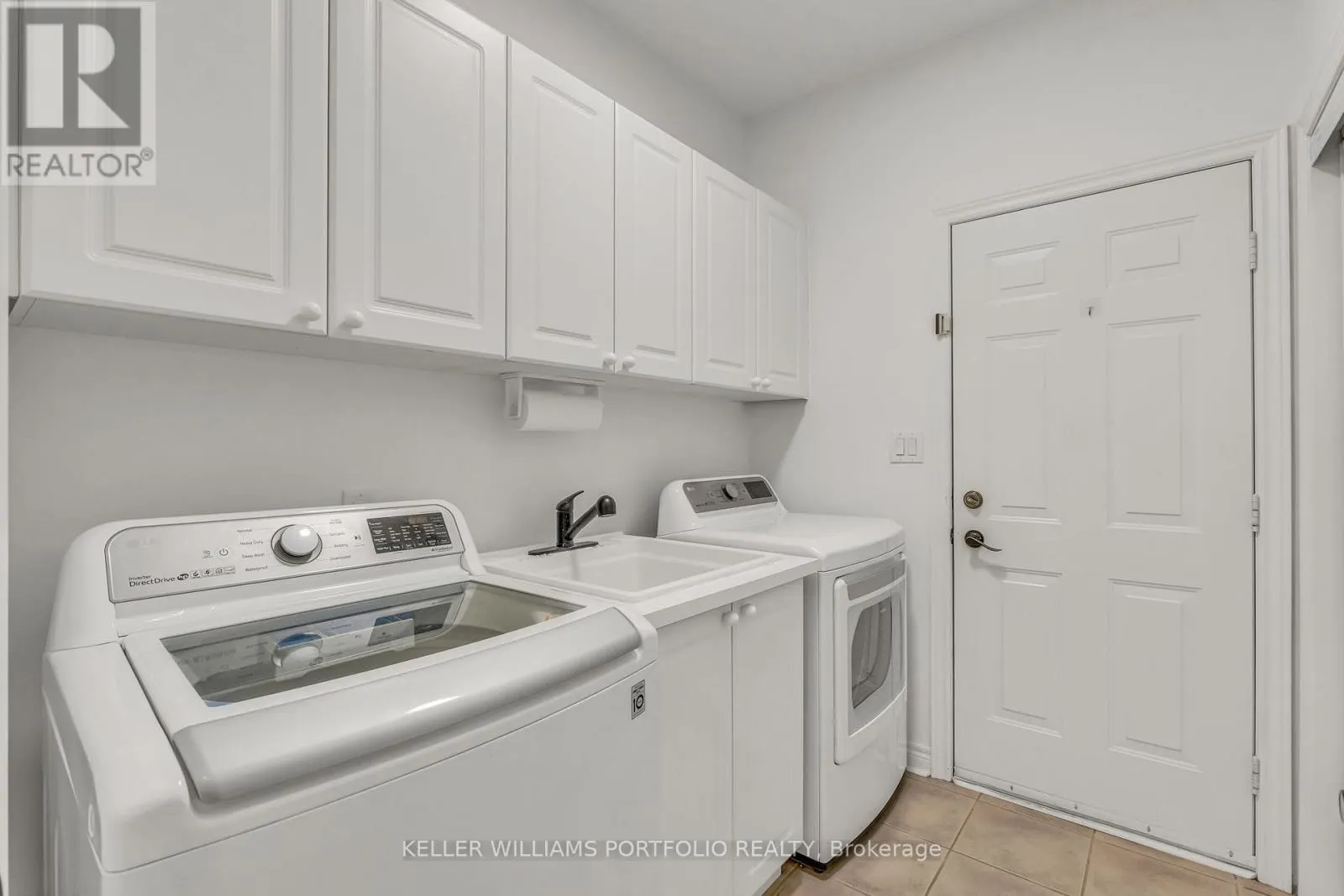 8 VISTA VIEW COURT