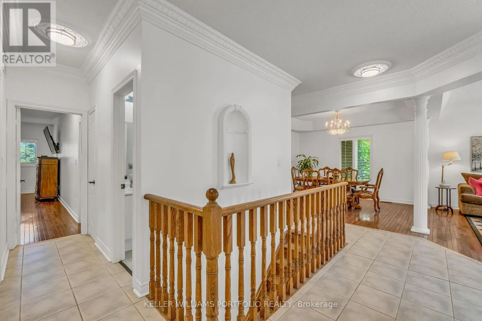 8 VISTA VIEW COURT