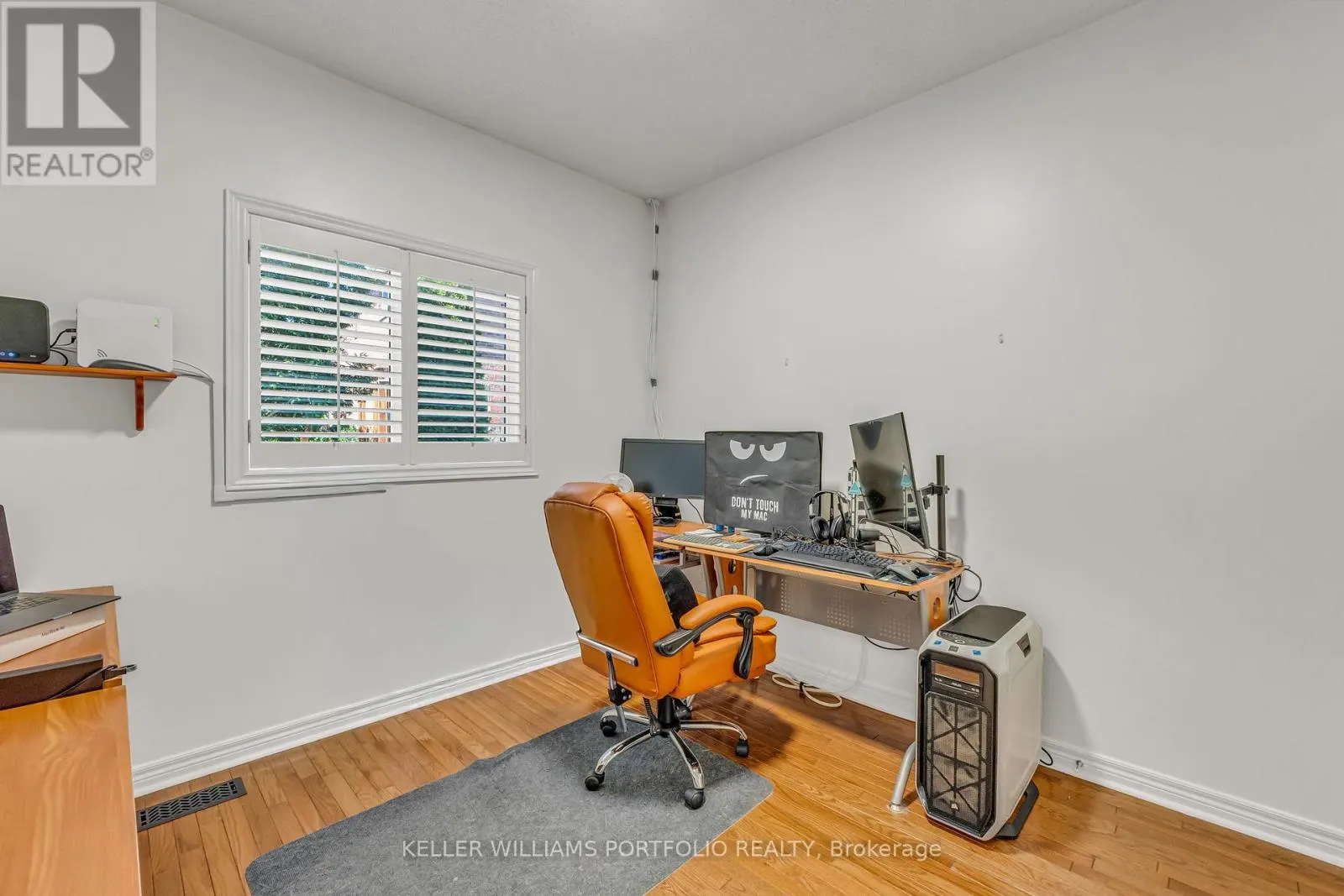 8 VISTA VIEW COURT