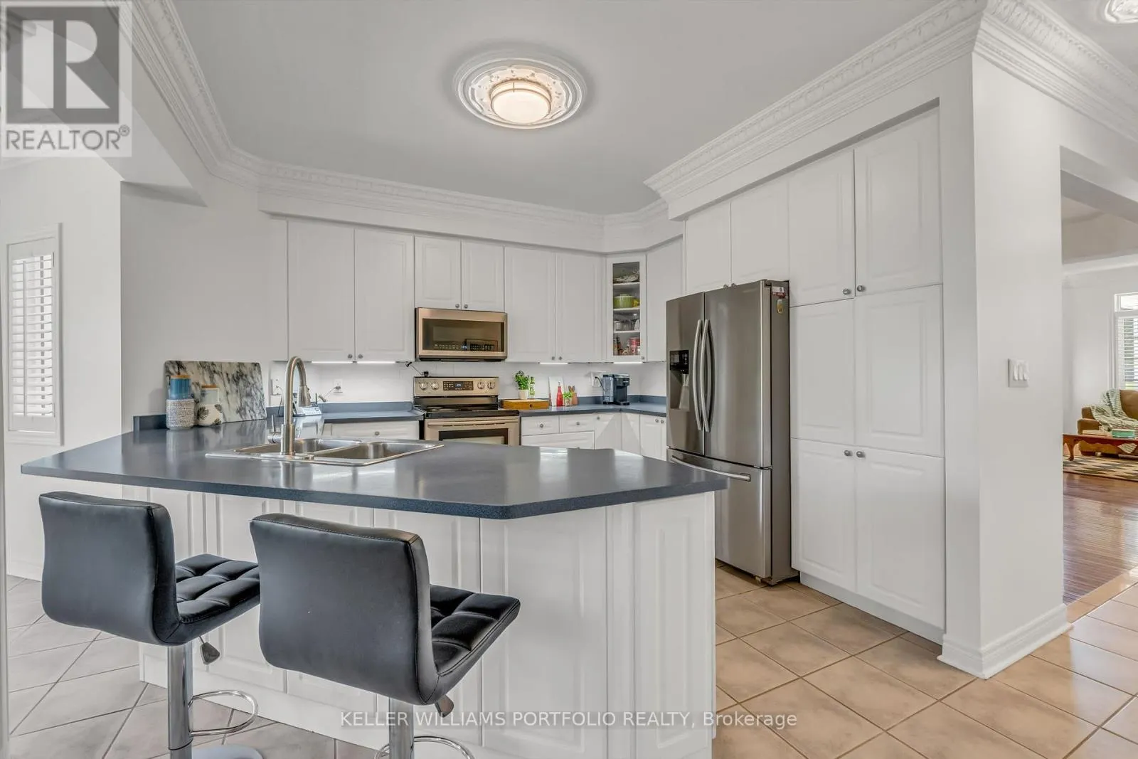 8 VISTA VIEW COURT