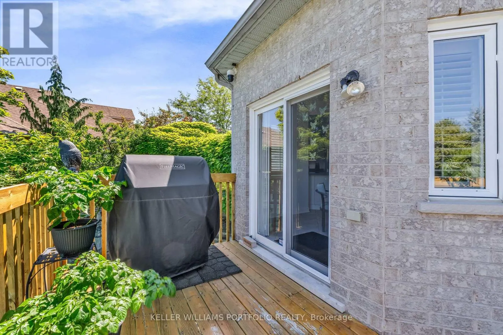 8 VISTA VIEW COURT