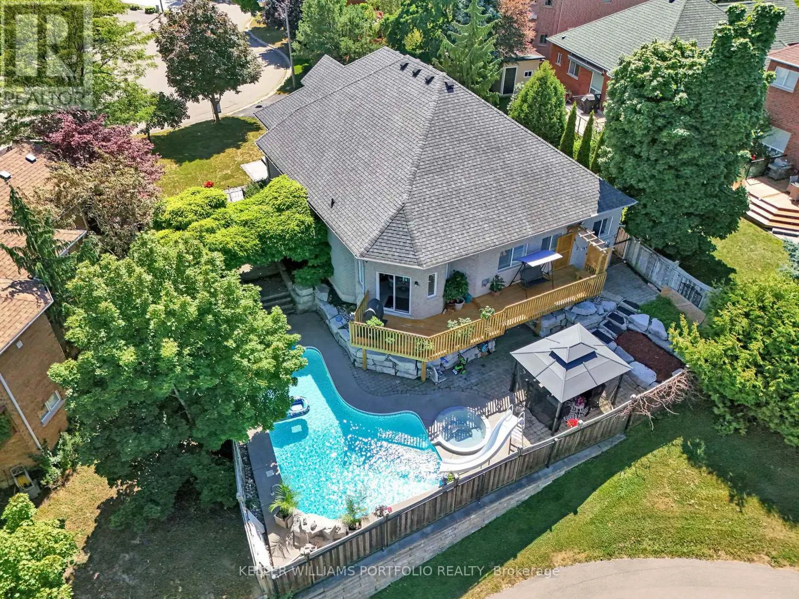 8 VISTA VIEW COURT