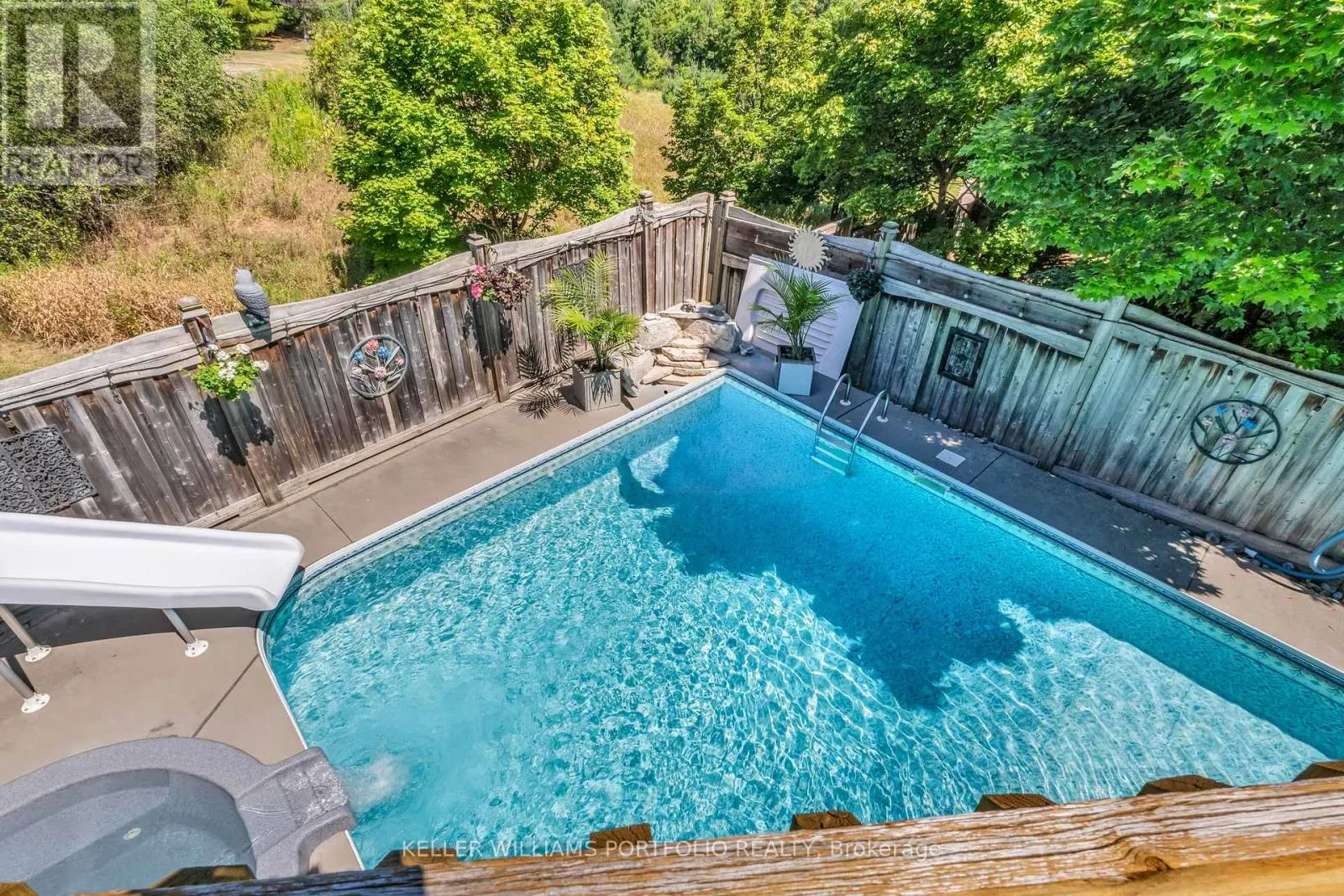 8 VISTA VIEW COURT