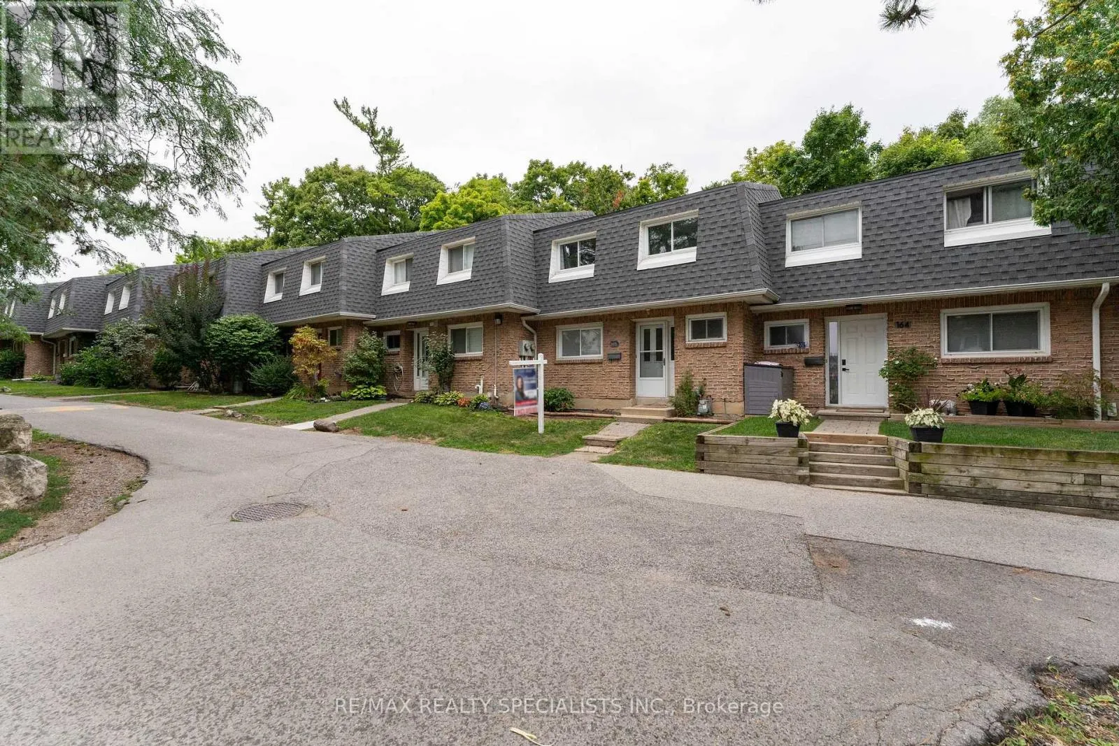 165 - 2050 UPPER MIDDLE ROAD