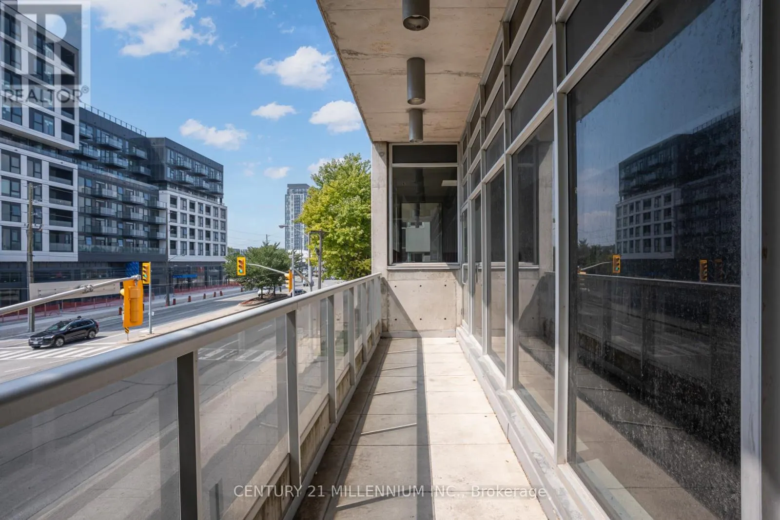 615 - 1050 THE QUEENSWAY