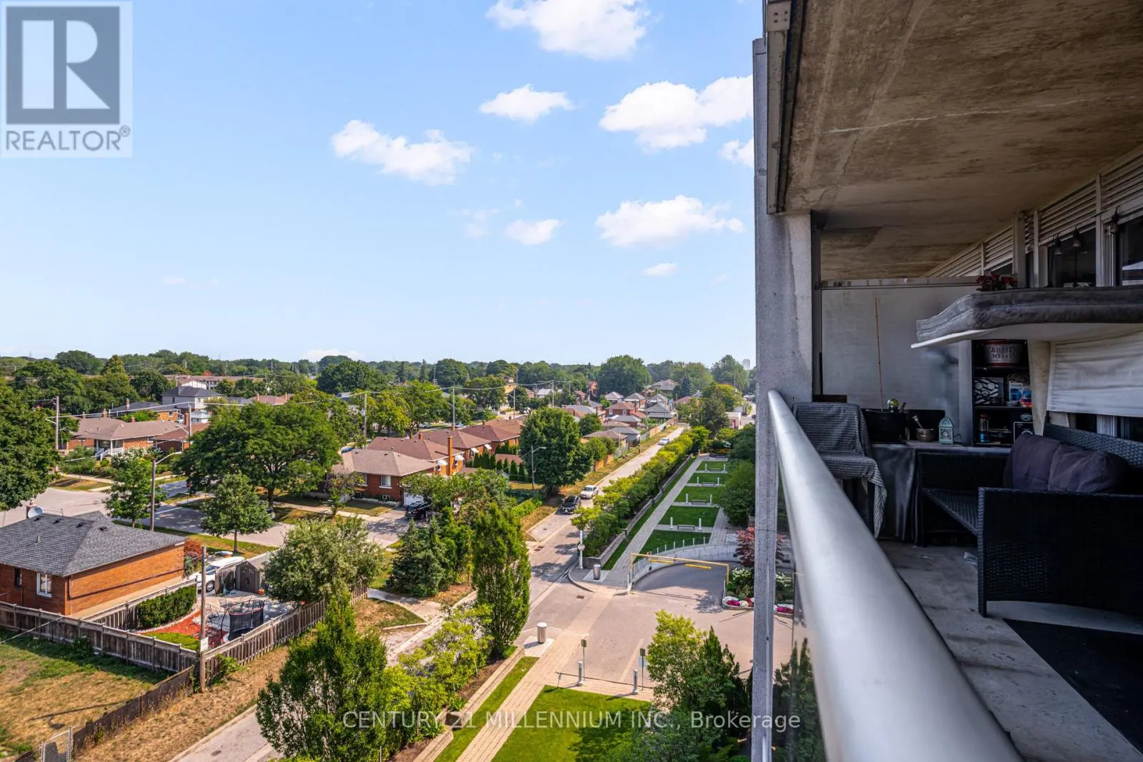 615 - 1050 THE QUEENSWAY