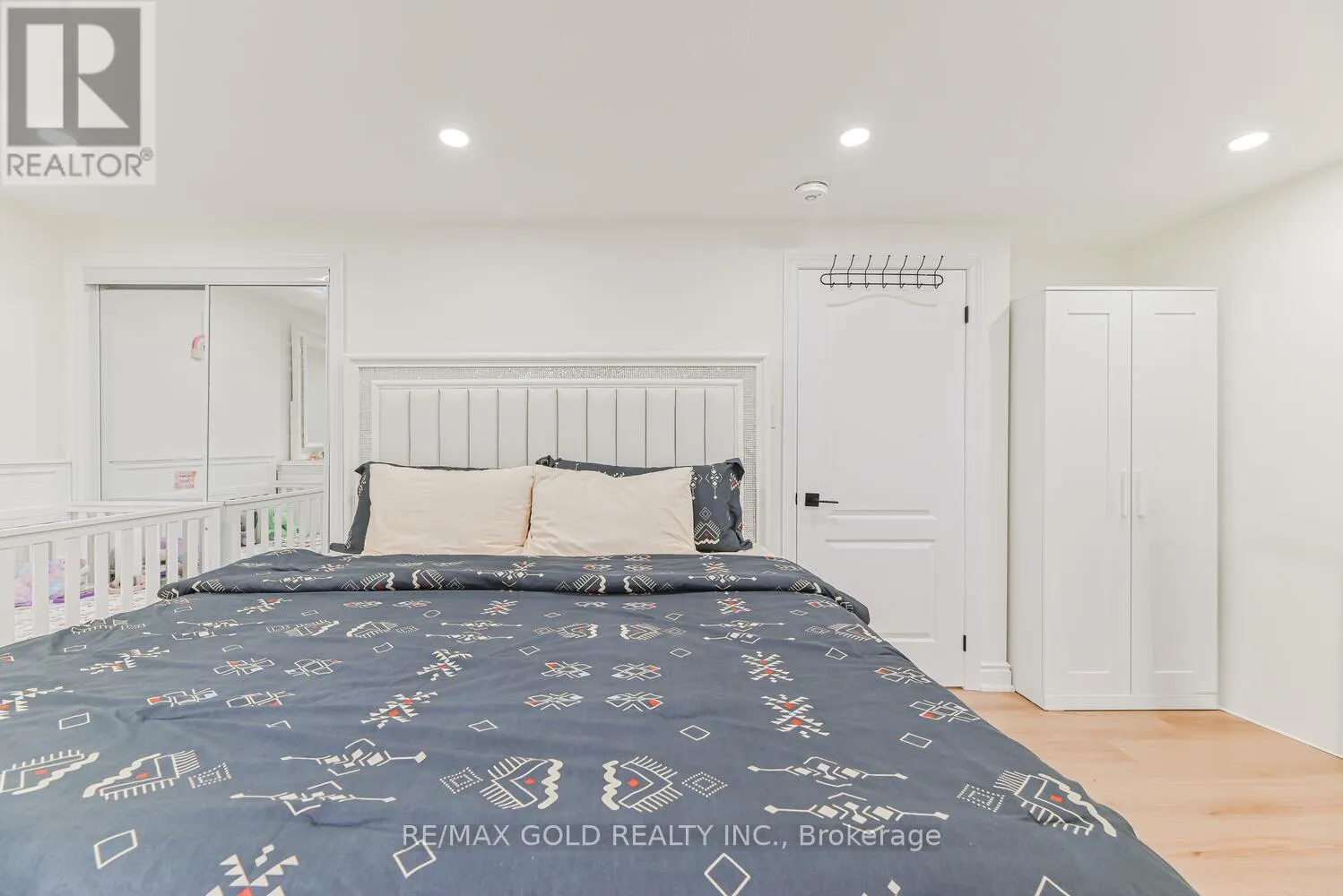 81 DRAKE BOULEVARD