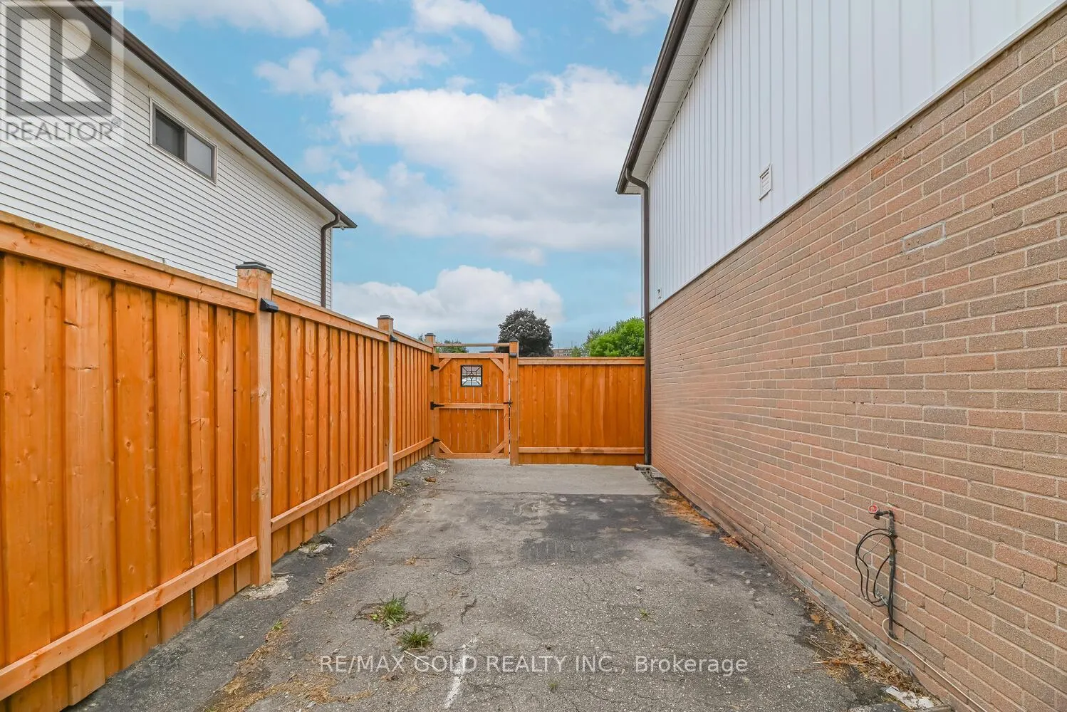 81 DRAKE BOULEVARD