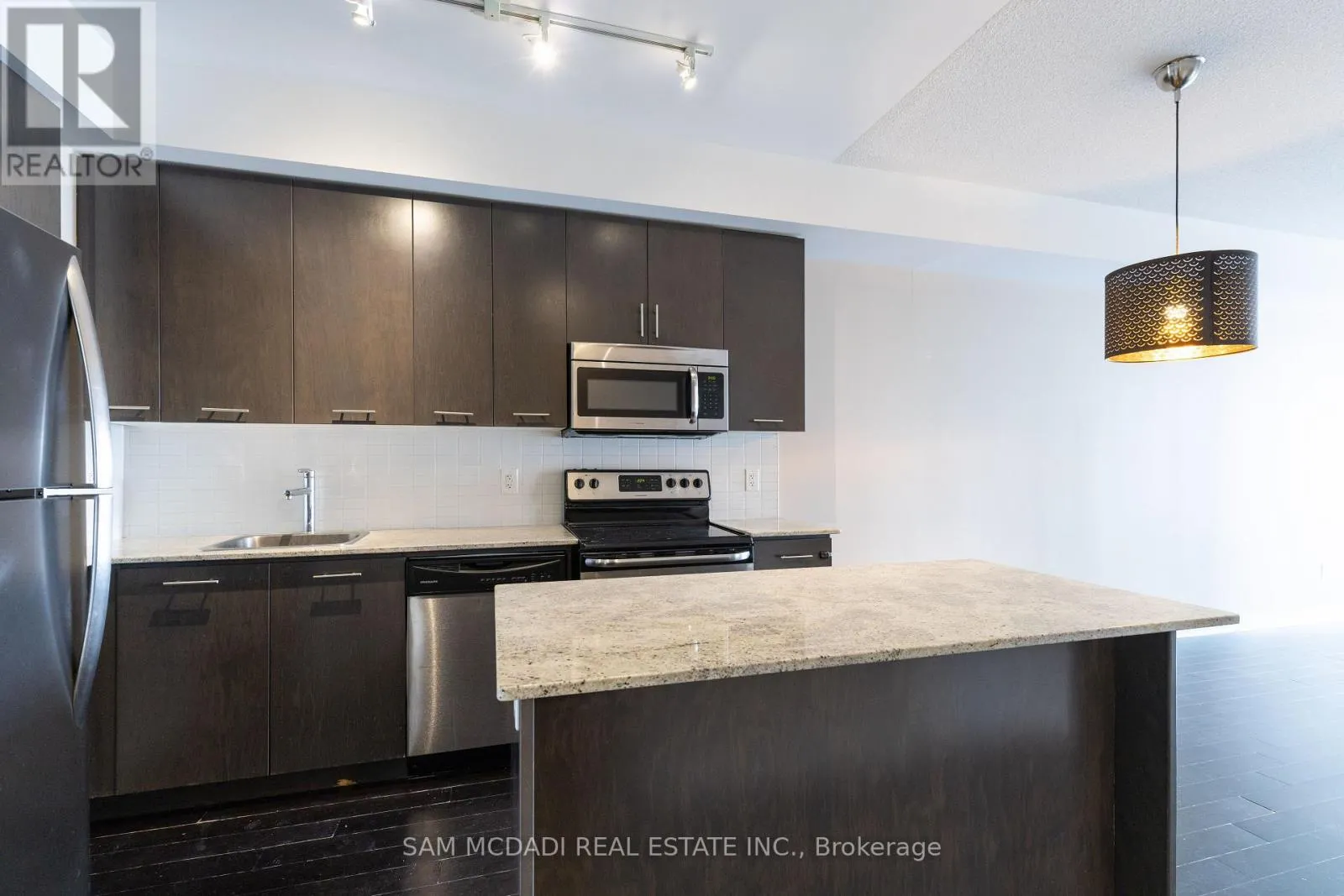 707 - 360 SQUARE ONE DRIVE N
