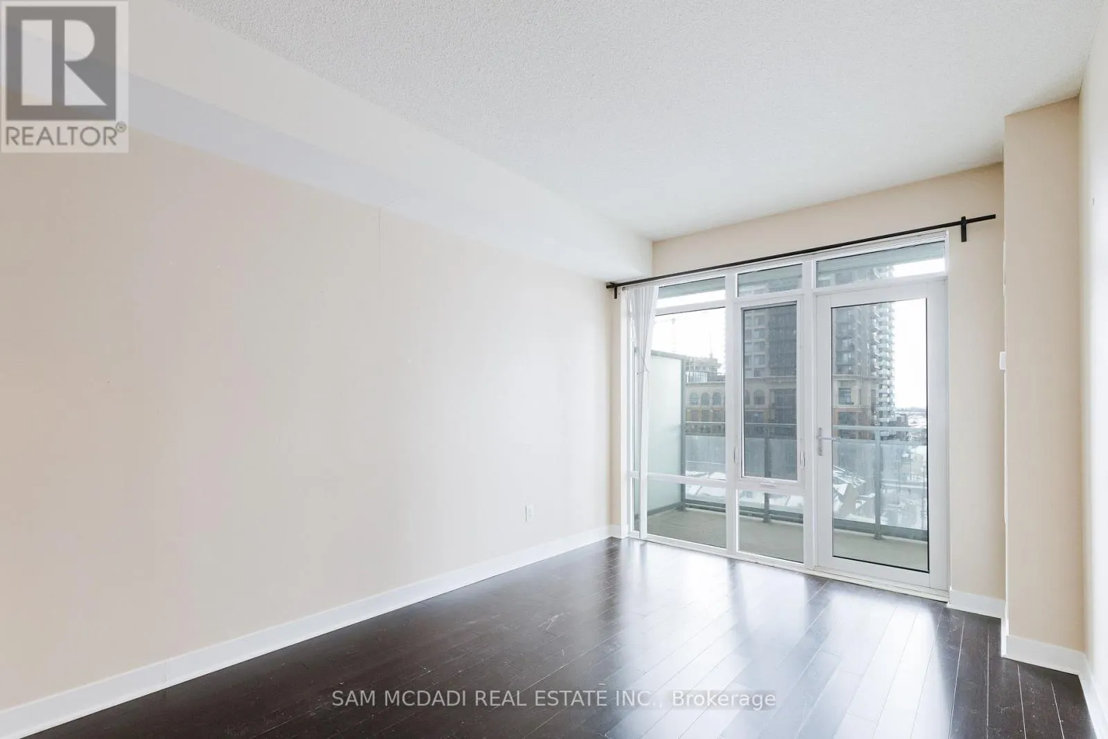 707 - 360 SQUARE ONE DRIVE N