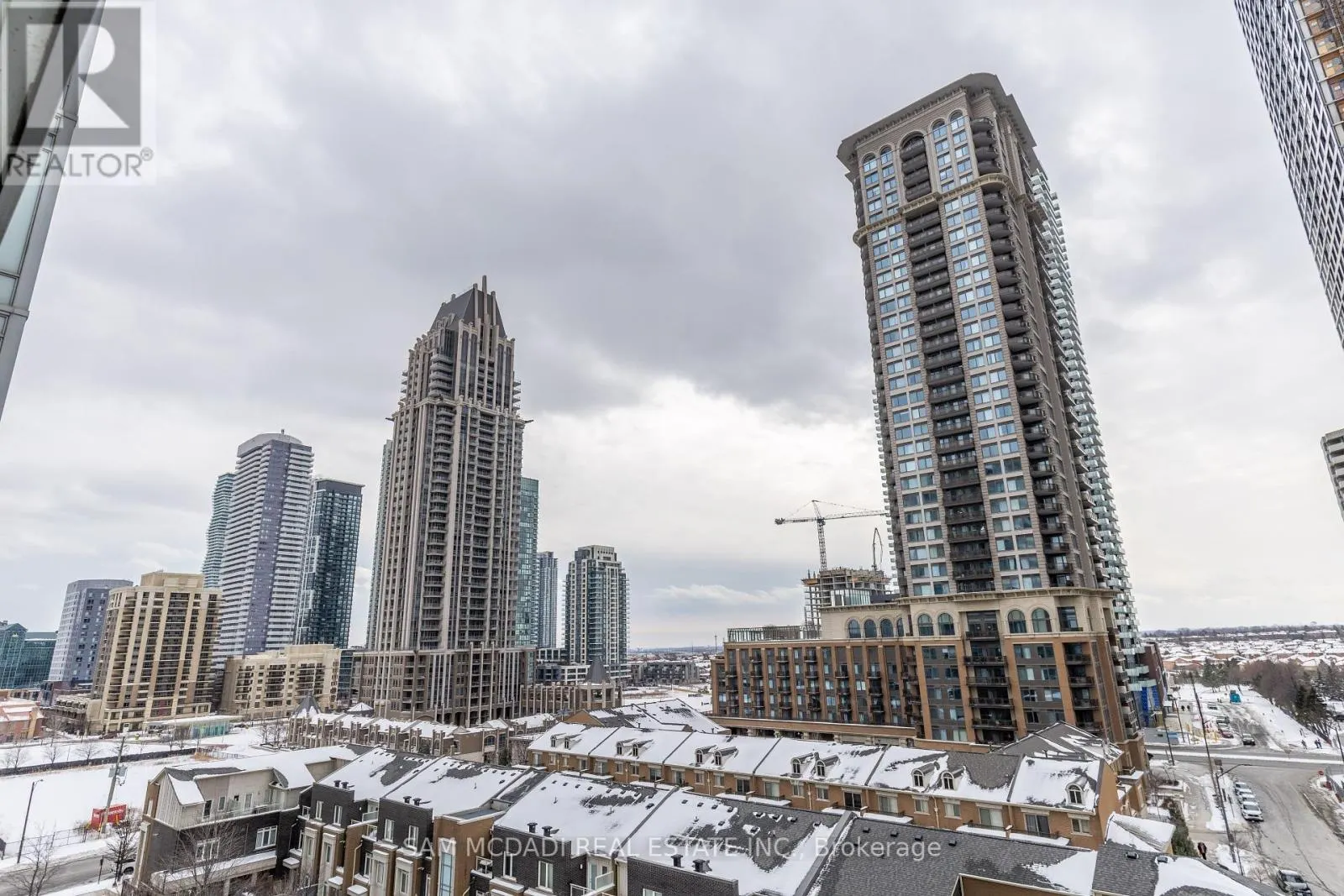 707 - 360 SQUARE ONE DRIVE N