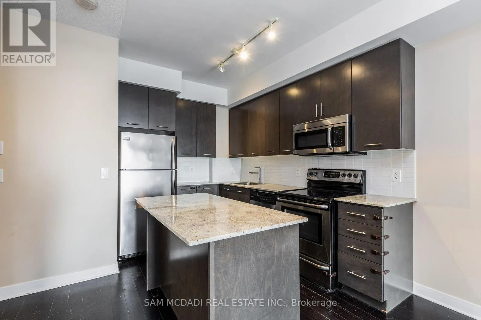 707 - 360 SQUARE ONE DRIVE N
