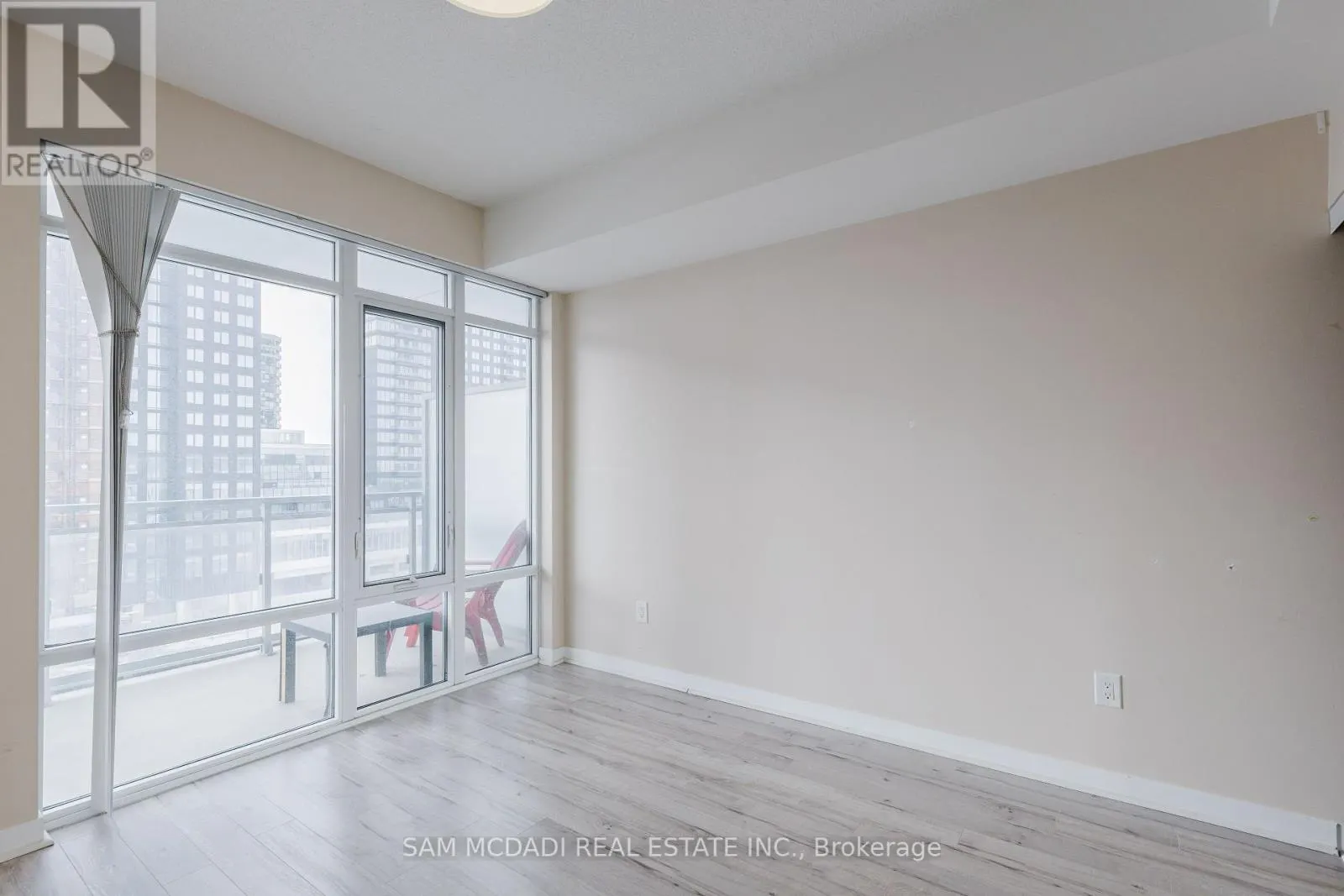 707 - 360 SQUARE ONE DRIVE N