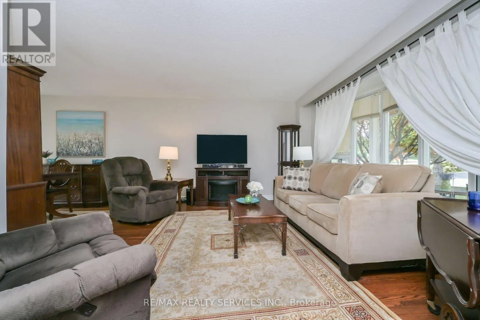 23 GOVERNOR GROVE CRESCENT