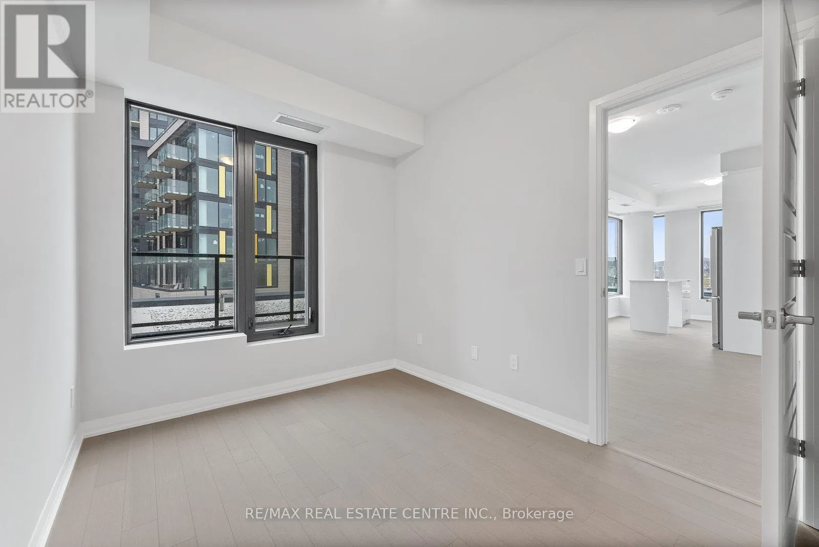 204 - 1415 DUNDAS STREET