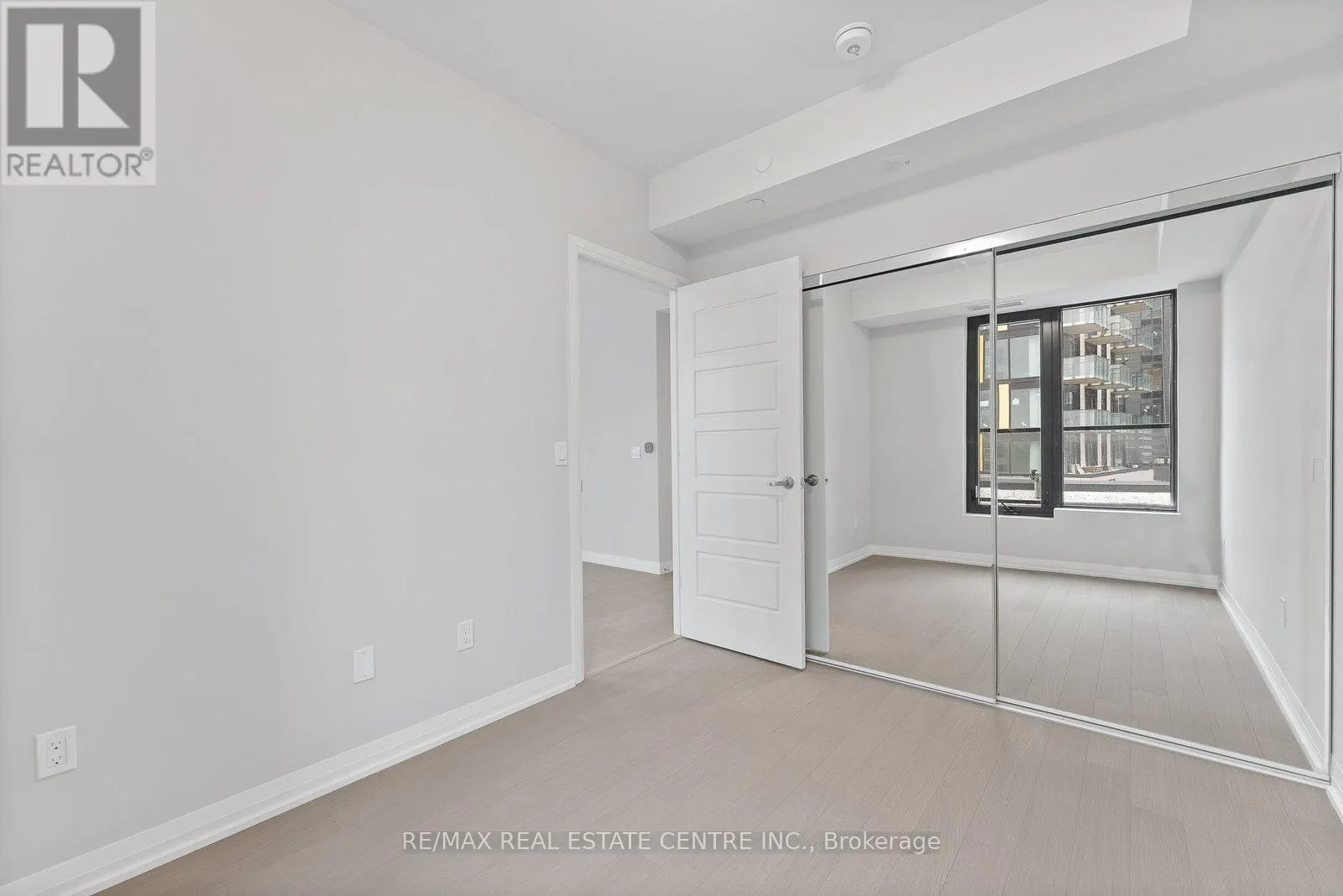 204 - 1415 DUNDAS STREET