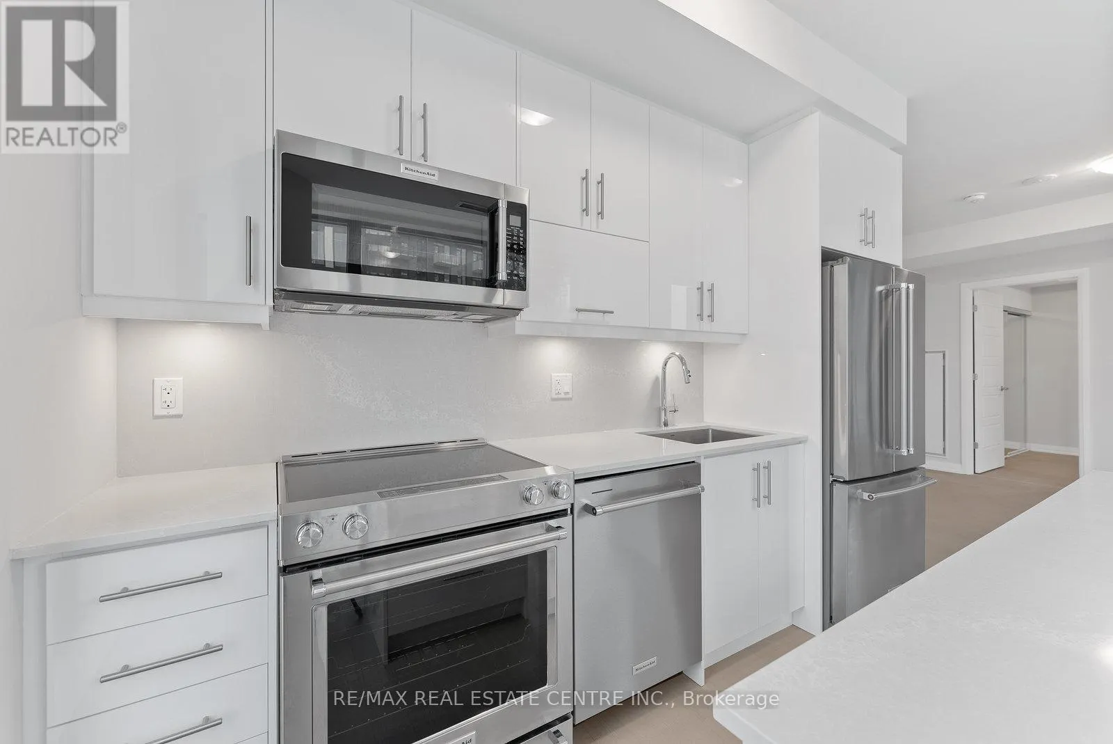 204 - 1415 DUNDAS STREET