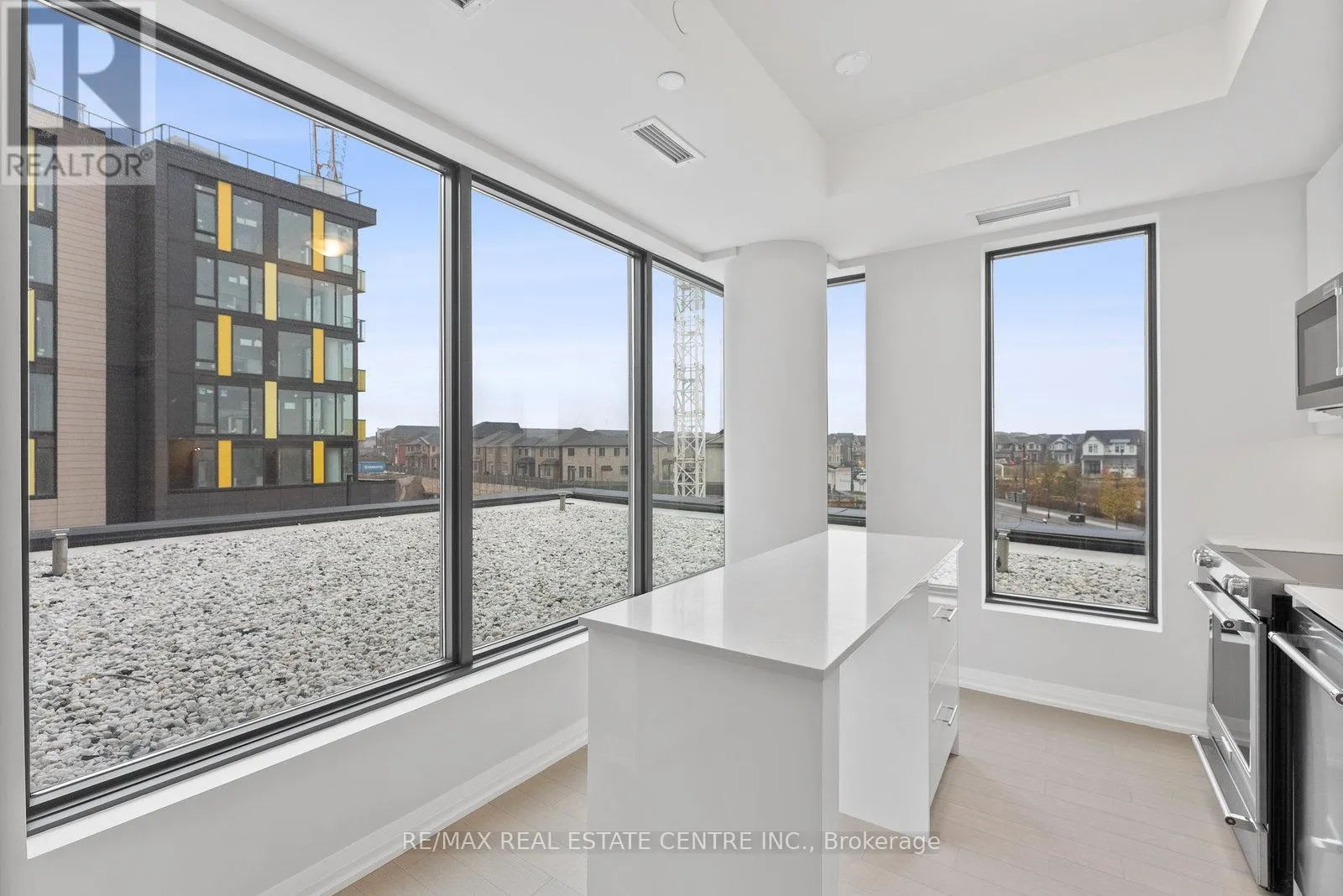 204 - 1415 DUNDAS STREET