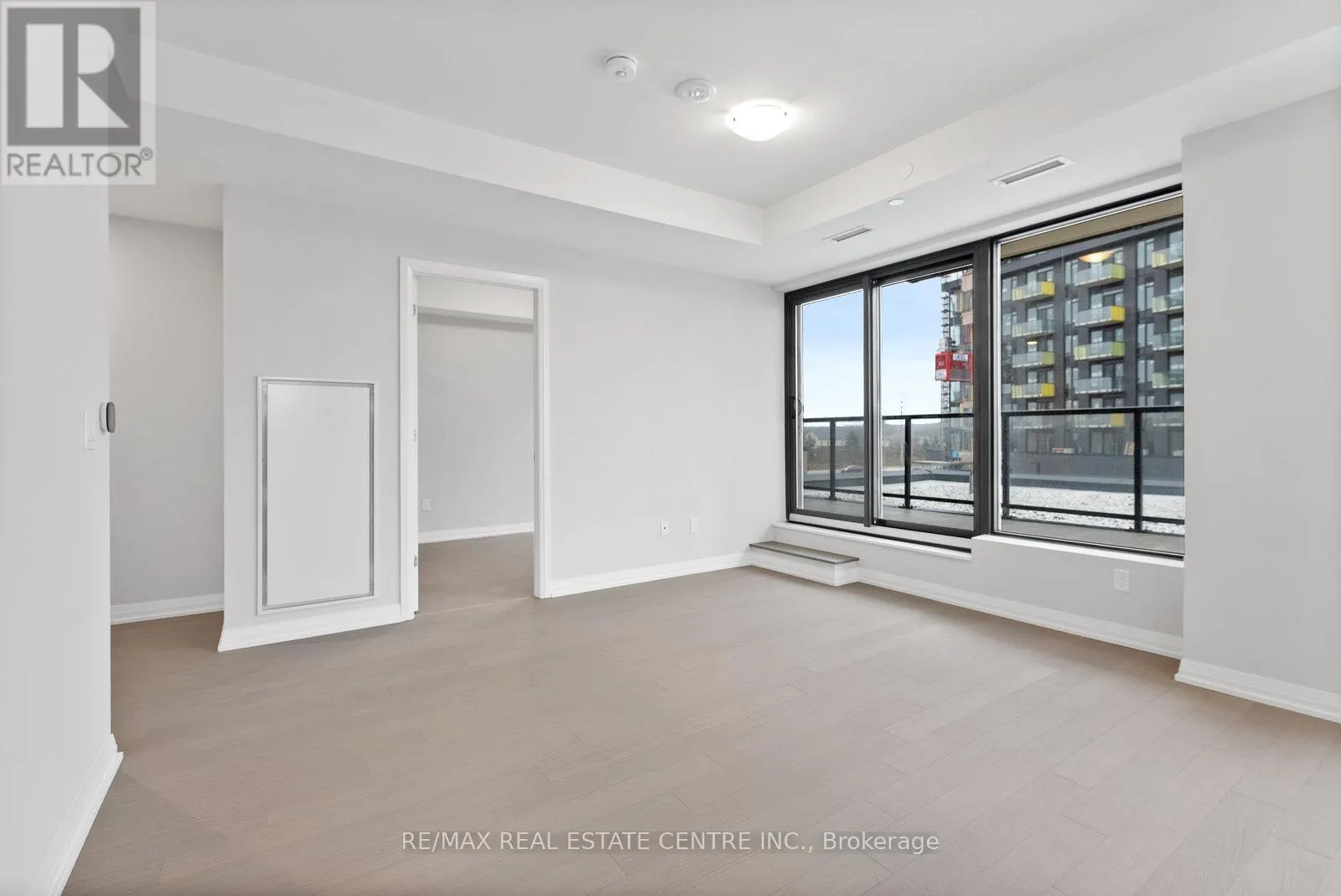 204 - 1415 DUNDAS STREET