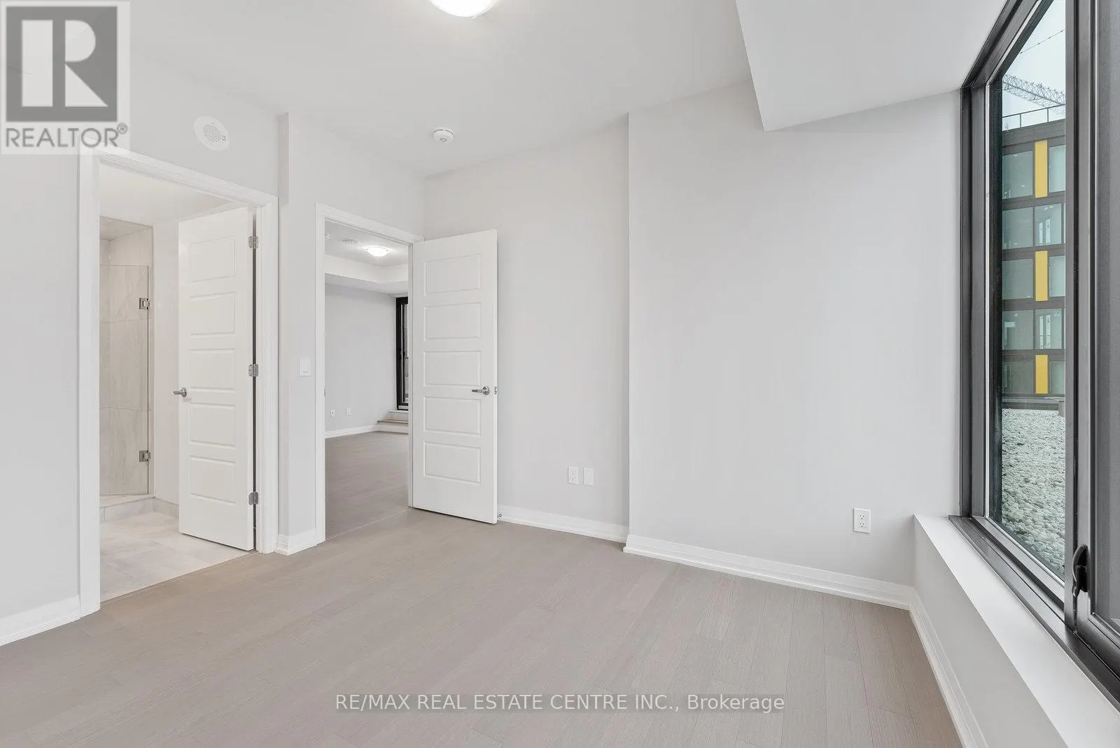 204 - 1415 DUNDAS STREET