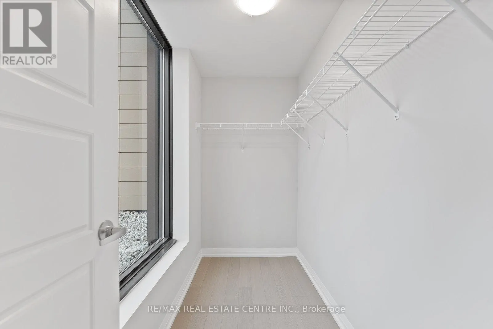 204 - 1415 DUNDAS STREET