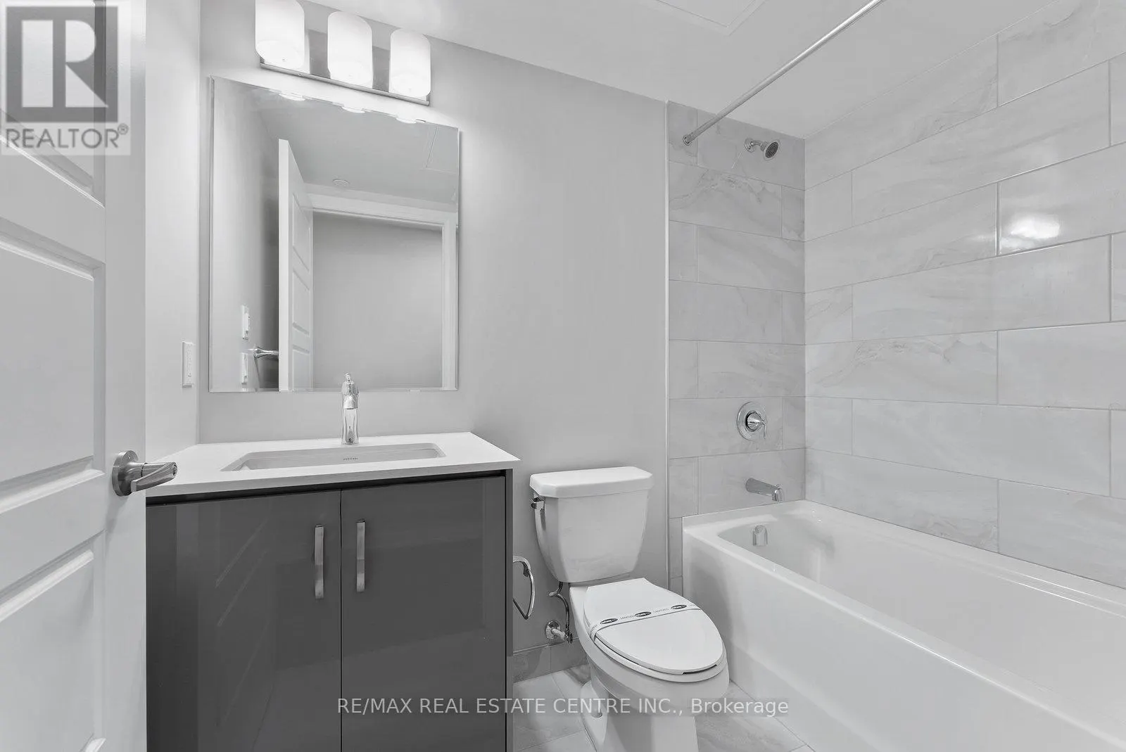 204 - 1415 DUNDAS STREET