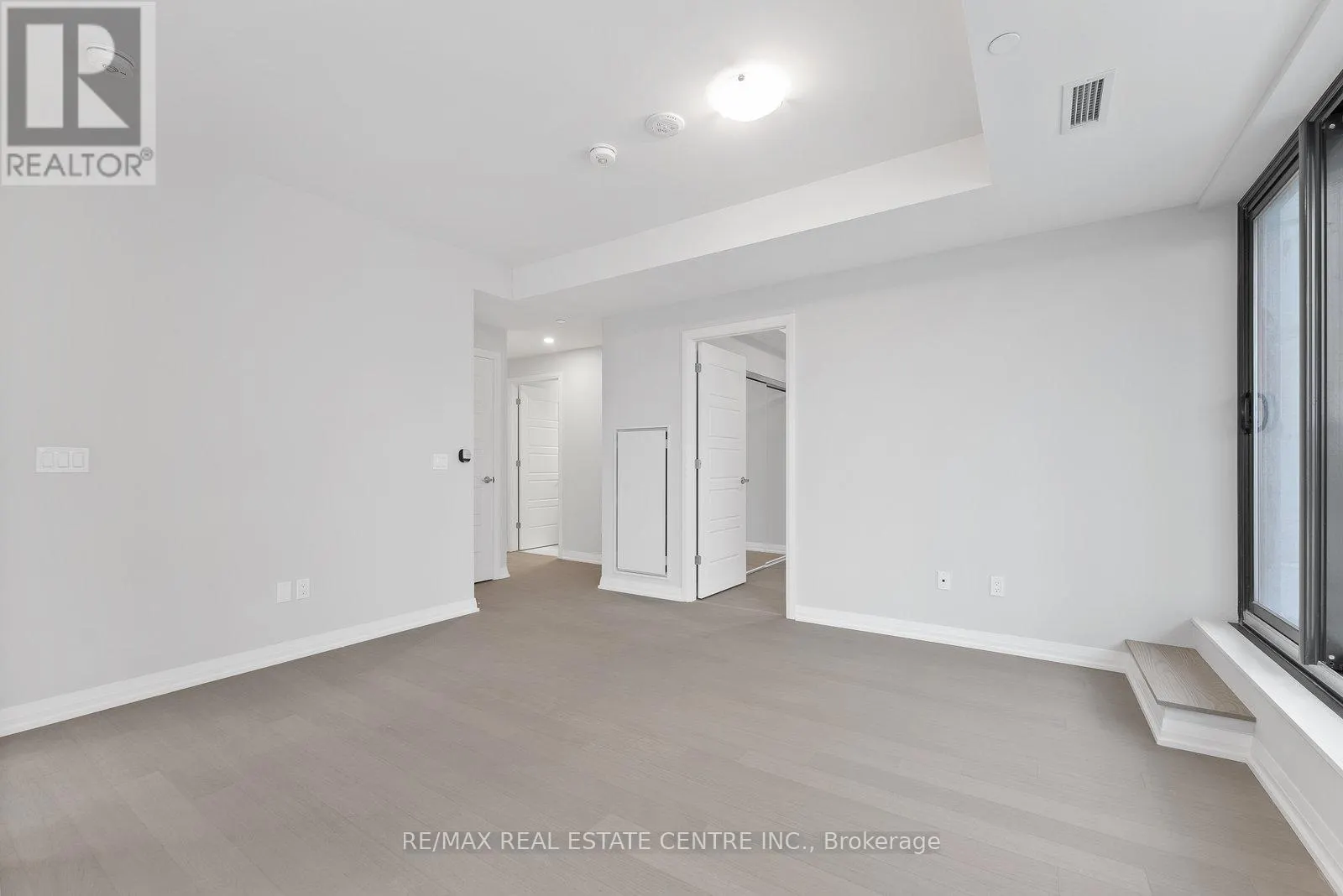 204 - 1415 DUNDAS STREET