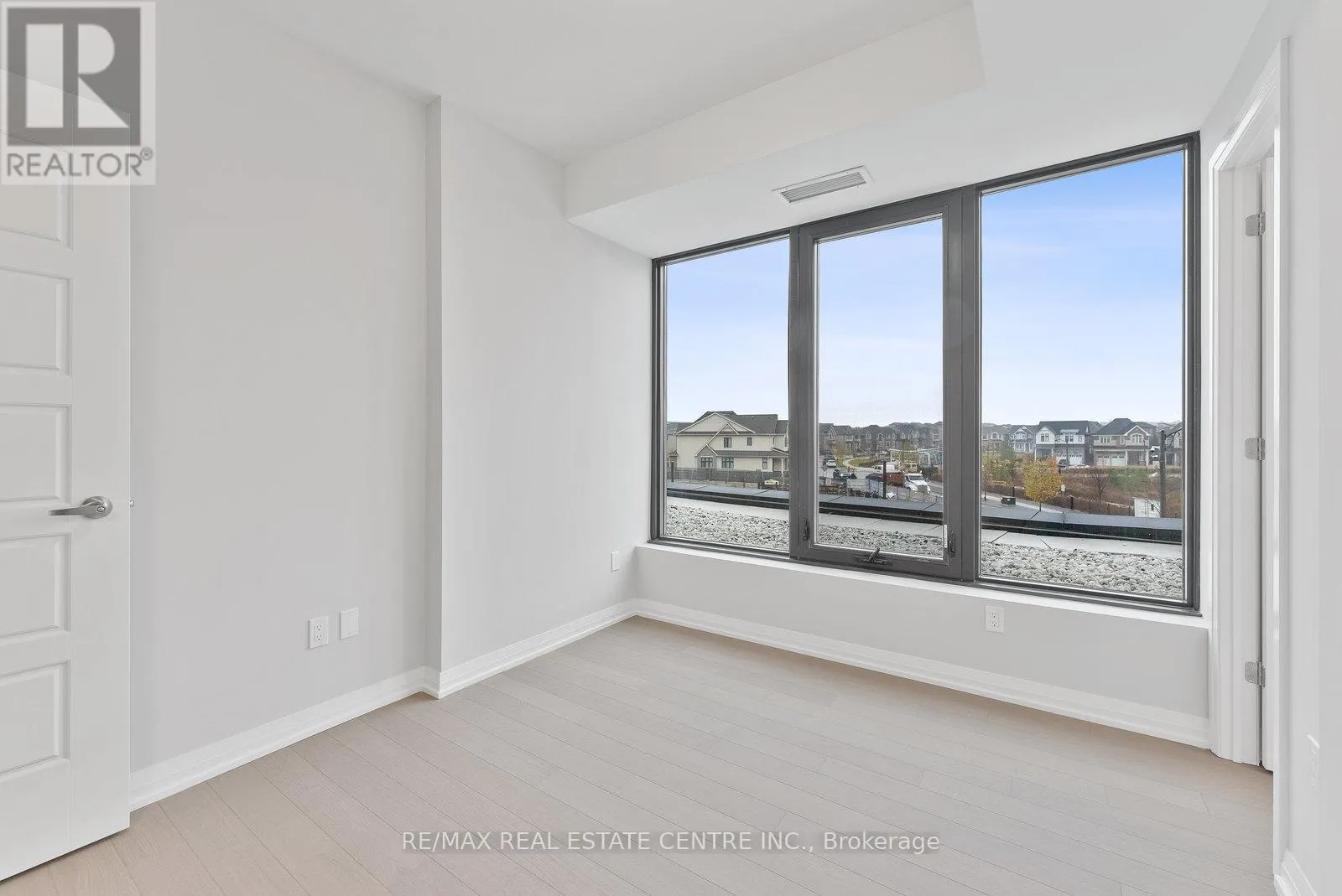 204 - 1415 DUNDAS STREET