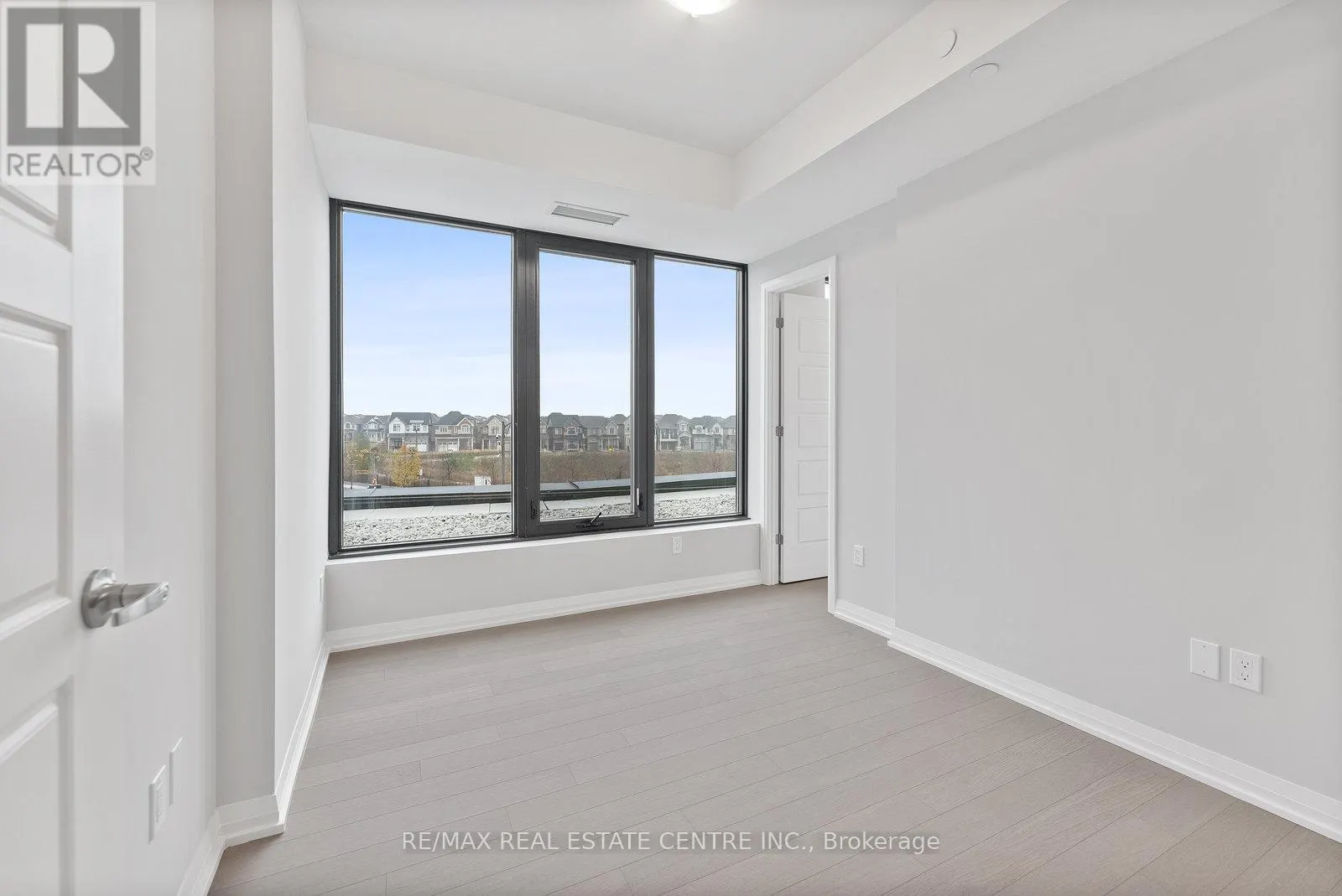 204 - 1415 DUNDAS STREET