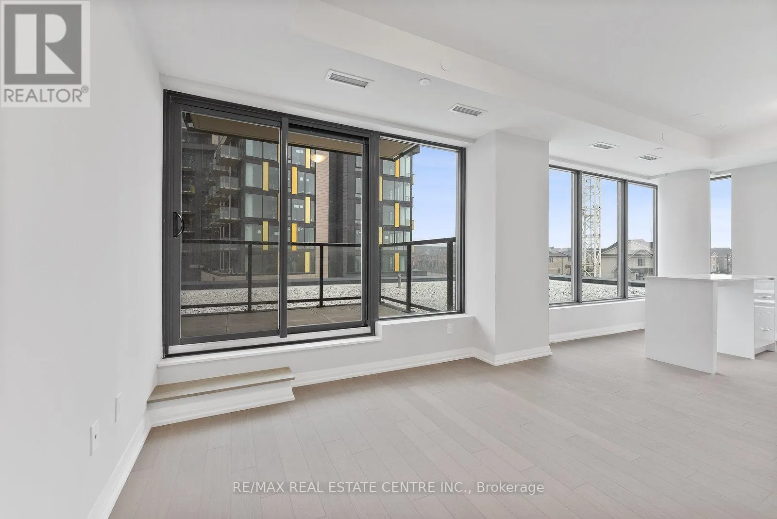 204 - 1415 DUNDAS STREET