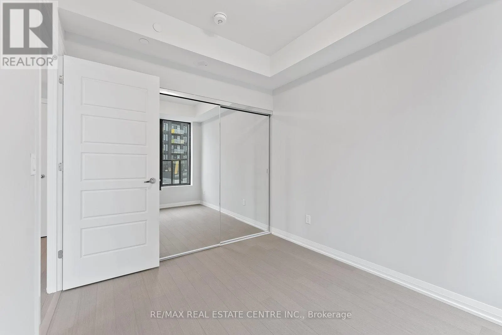 204 - 1415 DUNDAS STREET