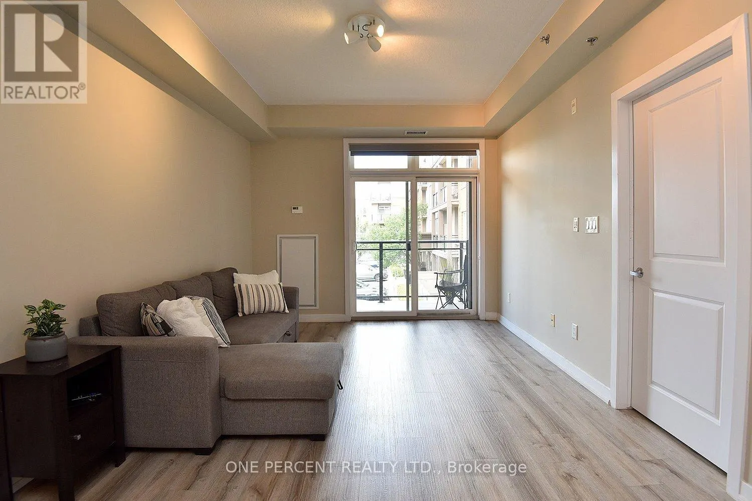 231 - 5317 UPPER MIDDLE ROAD