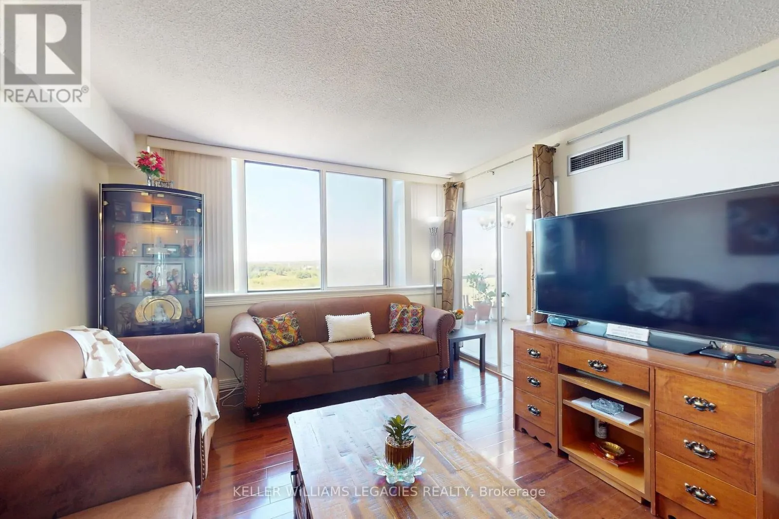 1603 - 10 MARKBROOK LANE