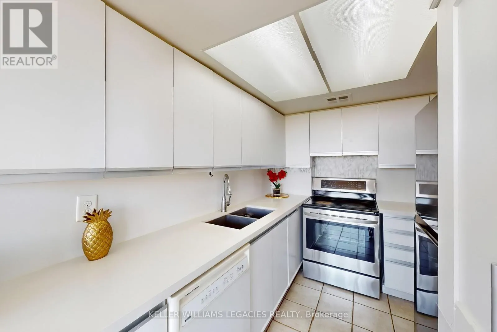 1603 - 10 MARKBROOK LANE