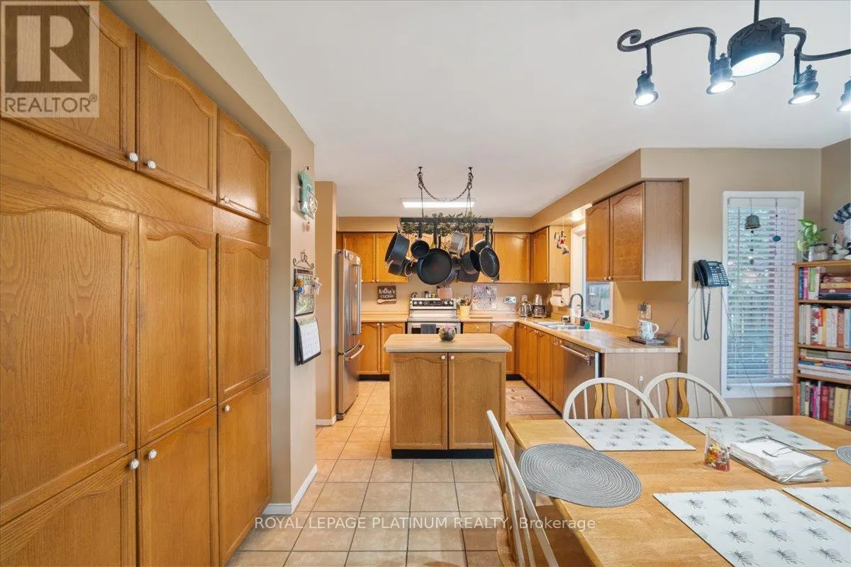 77 LORD SIMCOE DRIVE