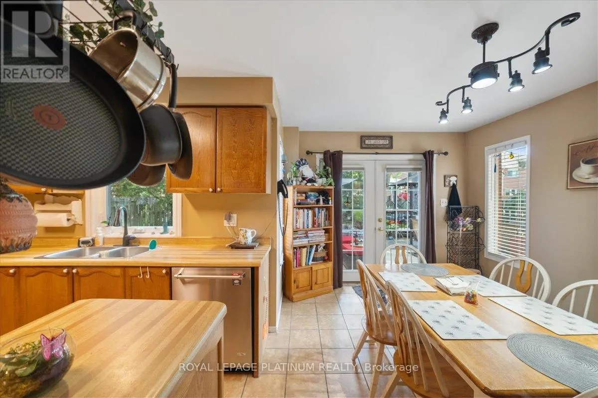 77 LORD SIMCOE DRIVE
