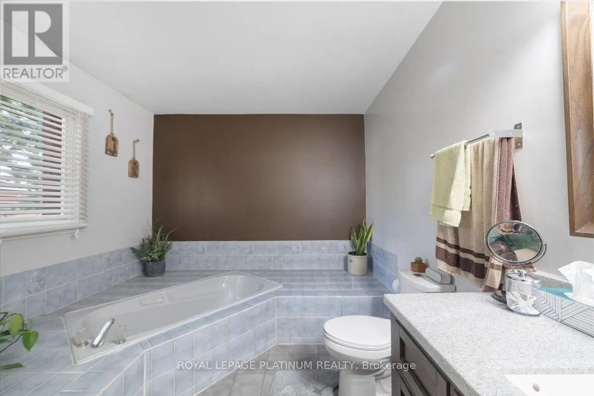 77 LORD SIMCOE DRIVE