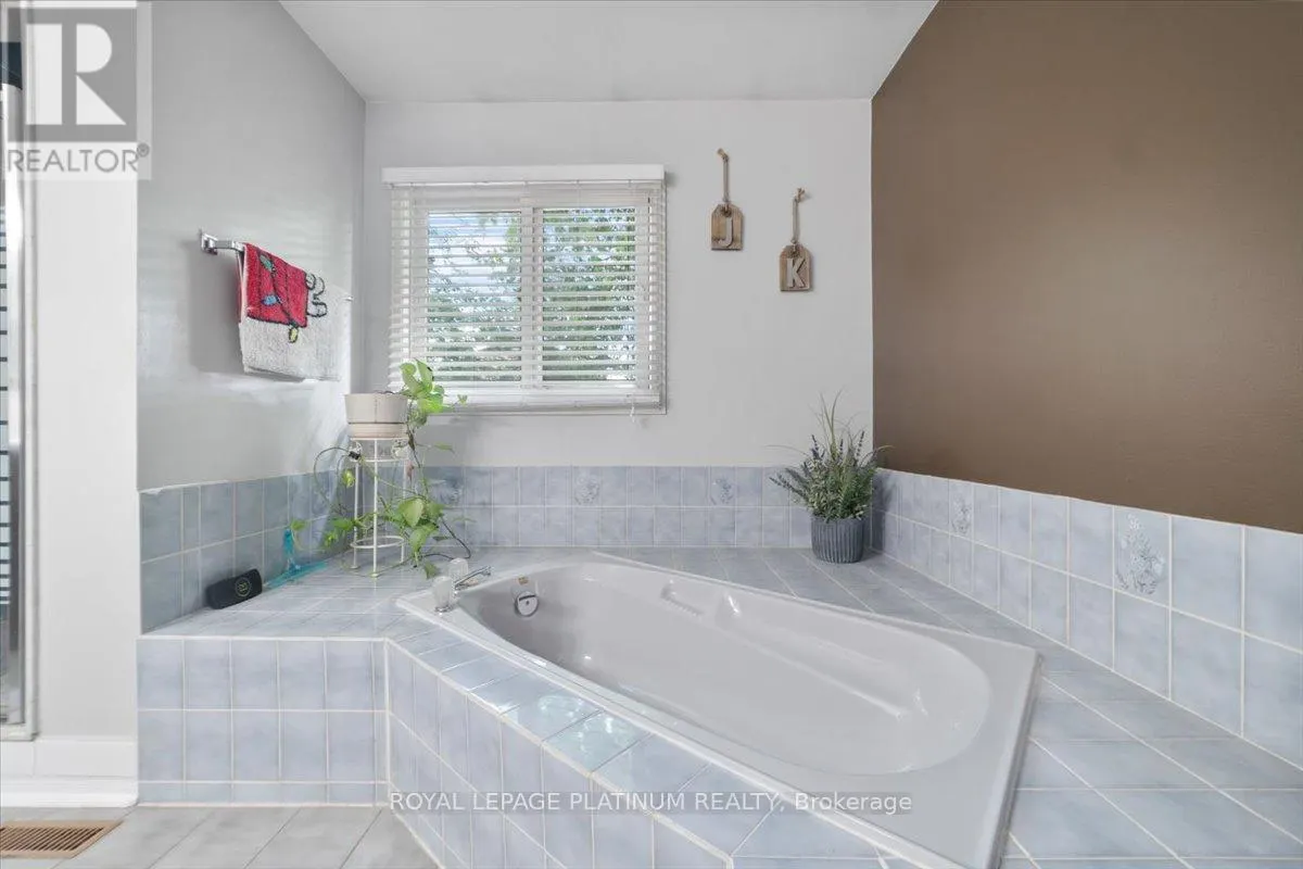 77 LORD SIMCOE DRIVE