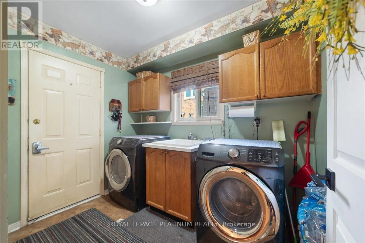 77 LORD SIMCOE DRIVE