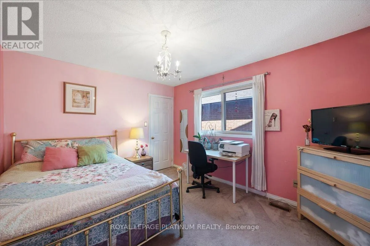 77 LORD SIMCOE DRIVE