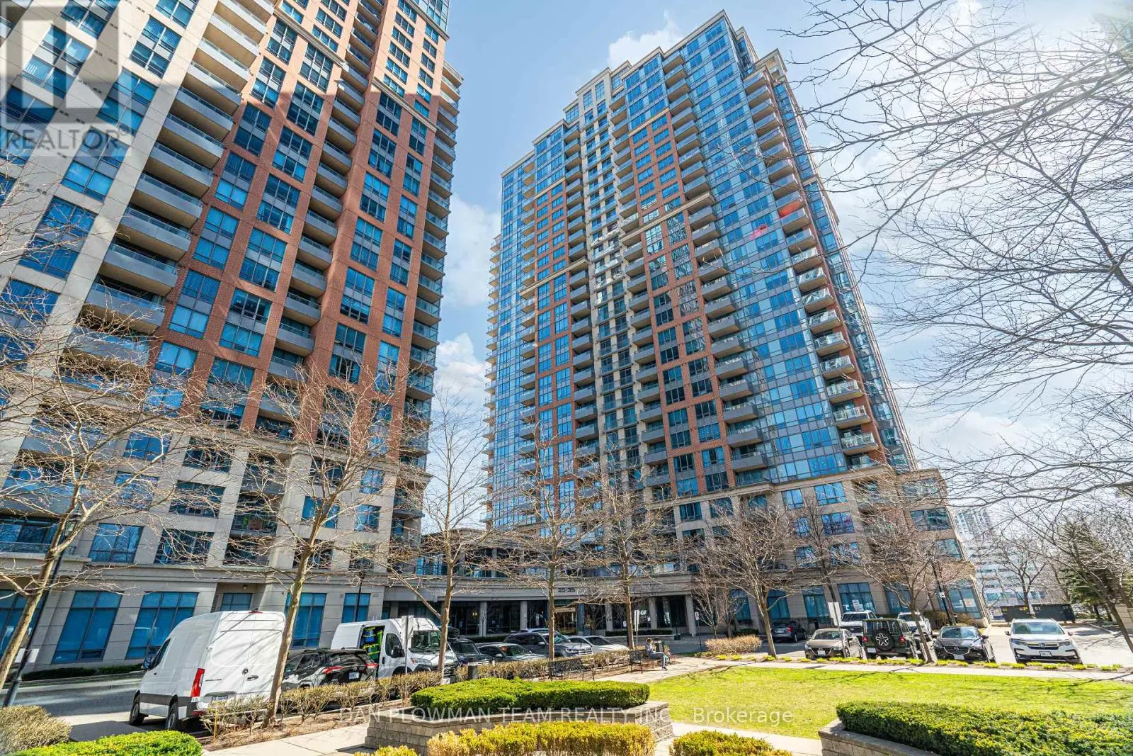 2045 - 35 VIKING LANE