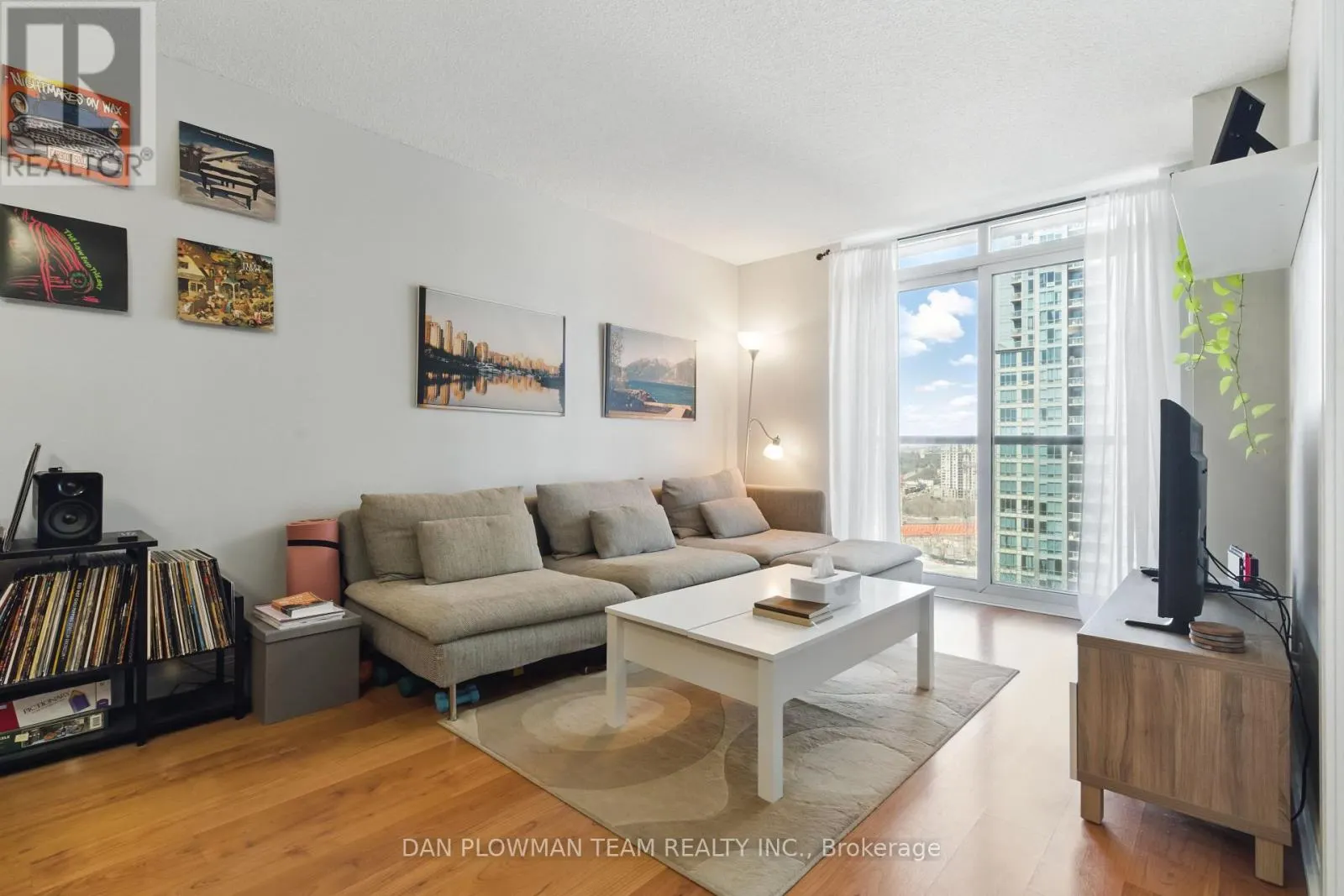 2045 - 35 VIKING LANE