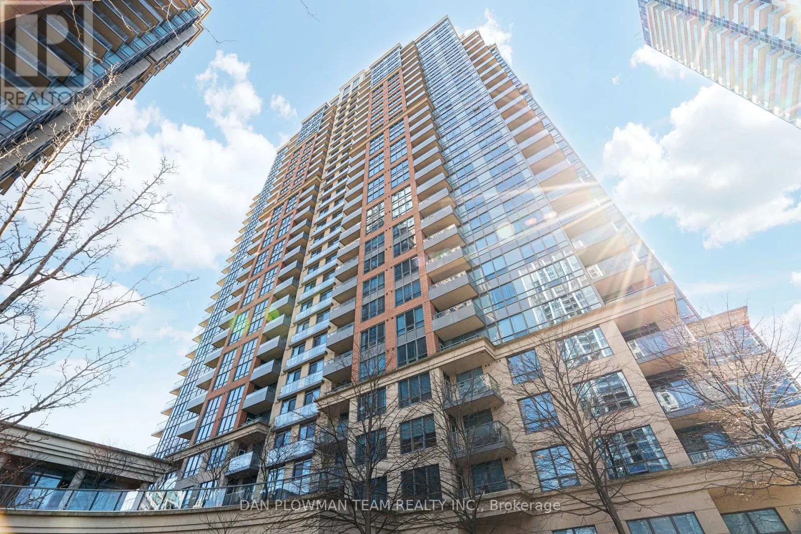 2045 - 35 VIKING LANE