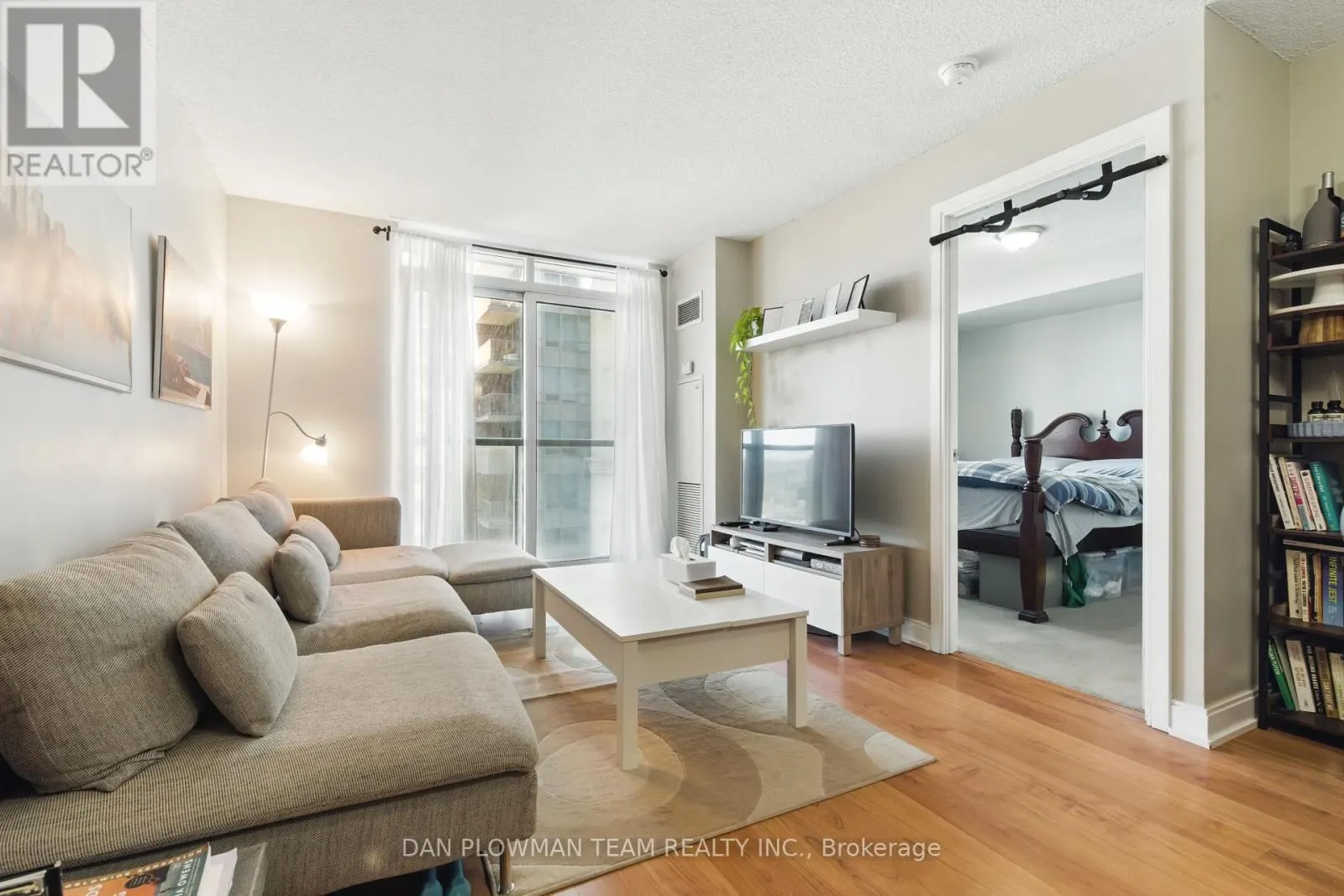 2045 - 35 VIKING LANE