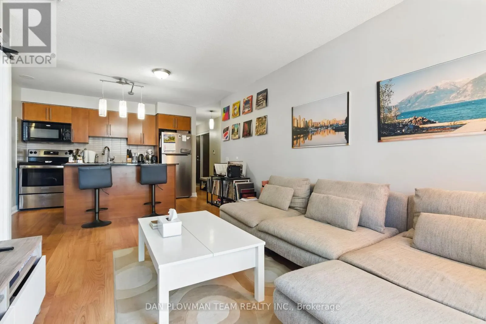 2045 - 35 VIKING LANE