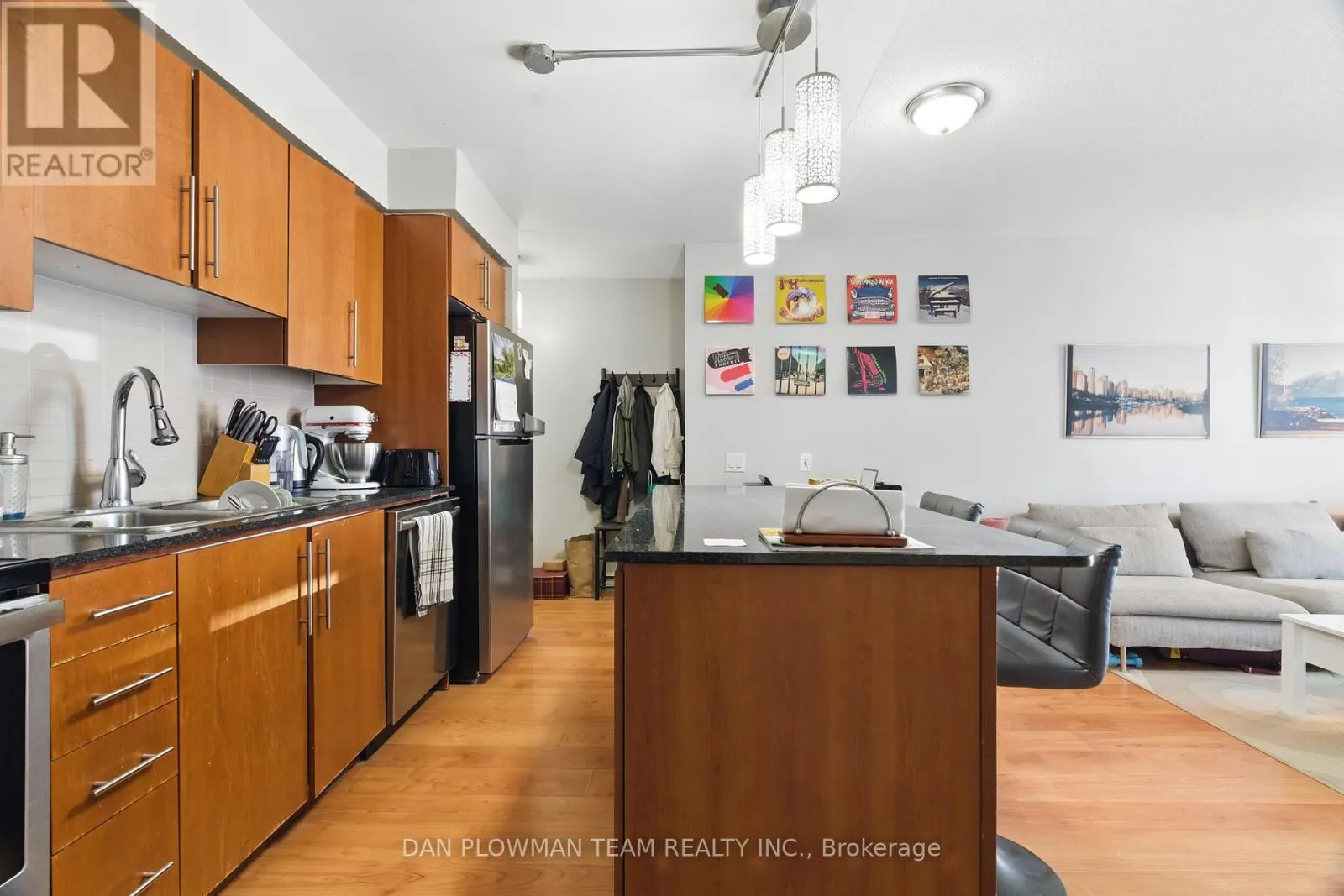 2045 - 35 VIKING LANE