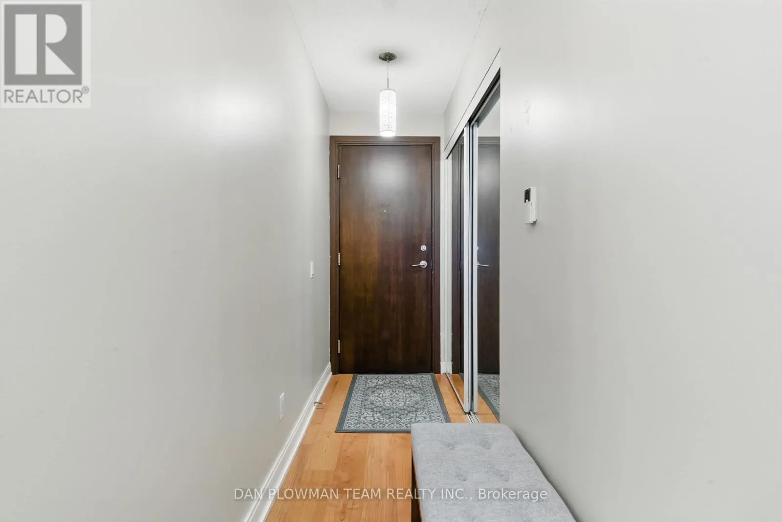 2045 - 35 VIKING LANE