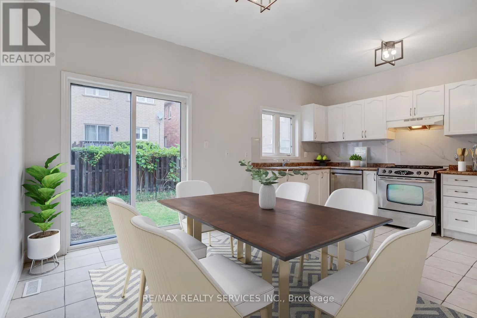 20 PORTRUSH TRAIL